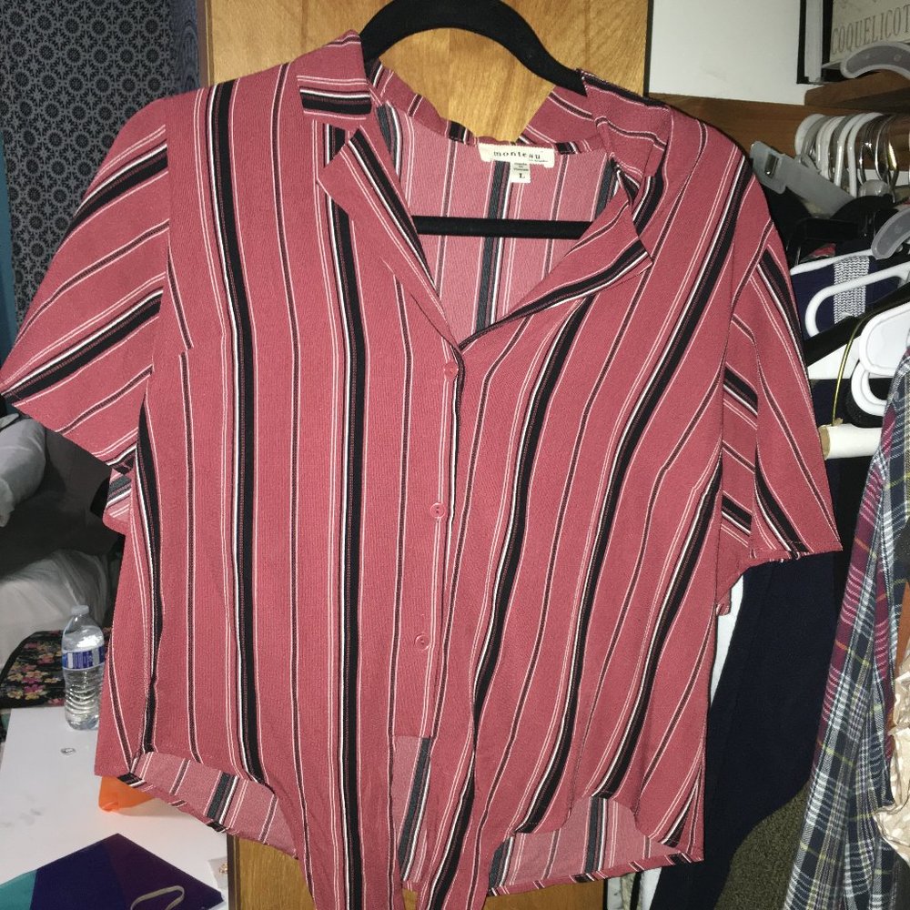 Short sleeve button up